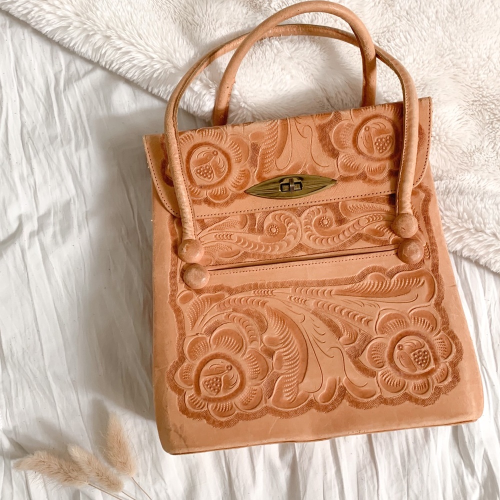 beautiful handmade leather purse 🌾